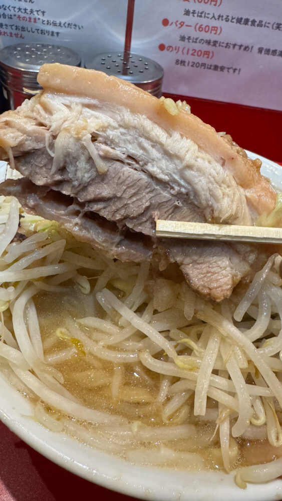 デカ盛り×二郎系】麺屋HERO｜ラーメン（ヤサイアブラ）+豚1枚追加+脂生