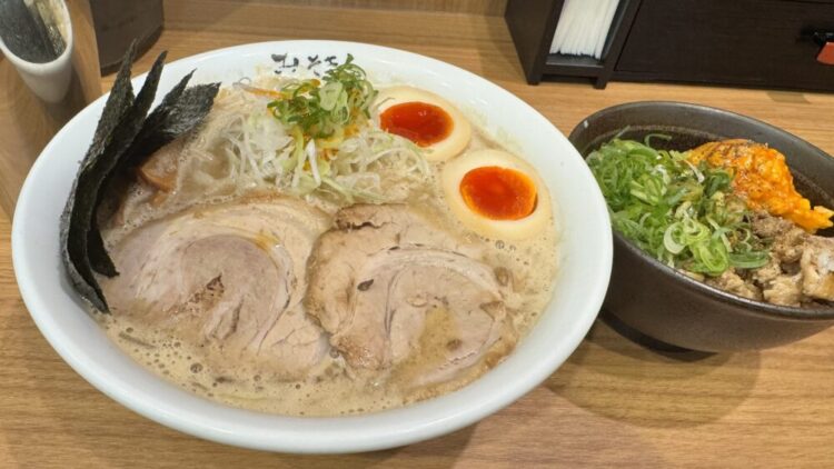 食レポ】みそきん 池袋店｜特製みそきん+麺の大盛+チャーねぎ玉丼